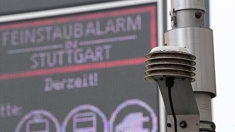 Um die Stickoxid-Grenzwerte ist ein Streit zwischen Bundesverkehrsminister Scheuer und der EU-Kommission entbrannt.