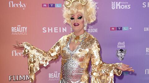 Olivia Jones durfte bei den Reality-Awards nicht fehlen. Backstage kam es zu einem kleinen Missgeschick.