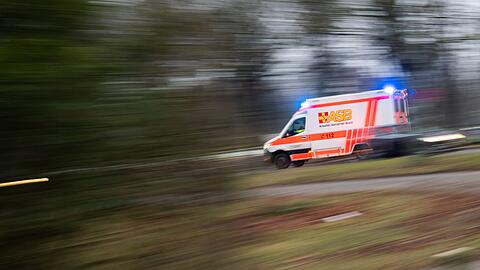 Drei Personen wurden schwer und zwei leicht verletzt. (Symbolbild)