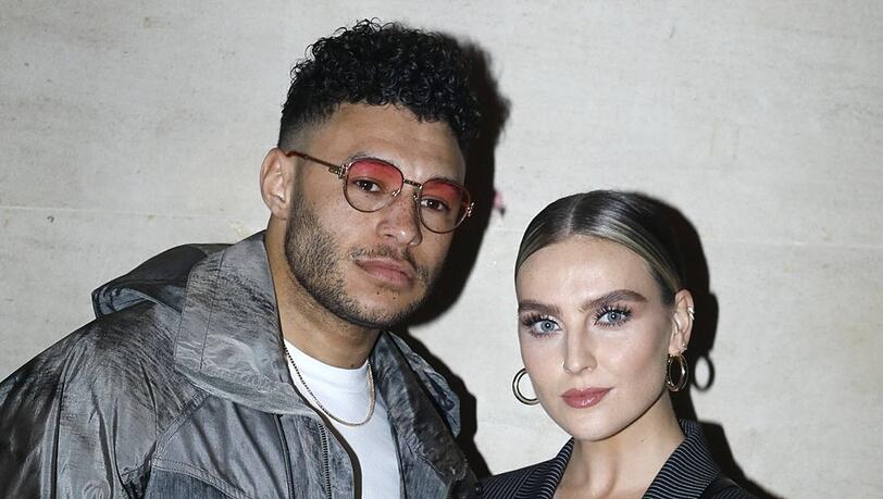 Fußballprofi Alex Oxlade-Chamberlain und Sängerin Perrie Edwards sind seit rund zehn Jahren ein Paar und bereits zweifache Eltern. Nun gaben sie sich das Jawort. Fußballprofi Alex Oxlade-Chamberlain und Sängerin Perrie Edwards sind seit rund zehn Jahren ein Paar und bereits zweifache Eltern. Nun gaben sie sich das Jawort.