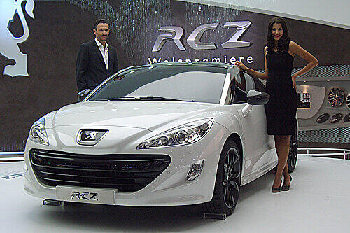 Weltpremiere des Peugeot RCZ auf der IAA 2009.