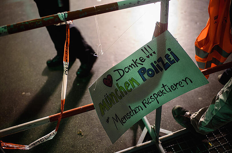 Bereits in den frühen Morgenstunden haben die ersten Flüchtlinge den Hauptbahnhof erreicht