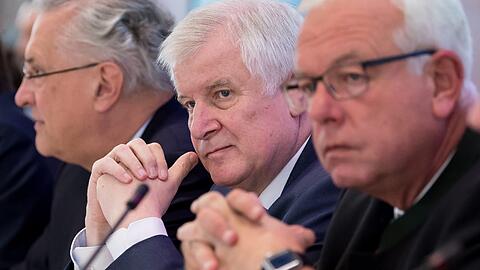 Joachim Herrmann, Horst Seehofer und Thomas Kreuzer bei der CSU-Fraktionssitzung.