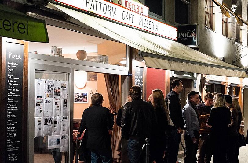In der Trattoria "Luigi al Mervato" in der Prälat-Zistl-Straße in der Altstadt gegenüber der Schrannenhalle feierte am Samstag die Teitelbaum-Crew.