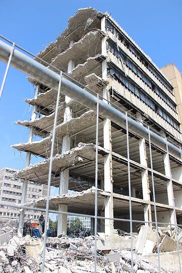 Die Baustelle am Vogelweideplatz, zwischen Riederstraße, Truderinger Straße und A94 (Töginger Straße). Hier werden bis zum Frühjahr 2016 alle Bürogebäude abgerissen.