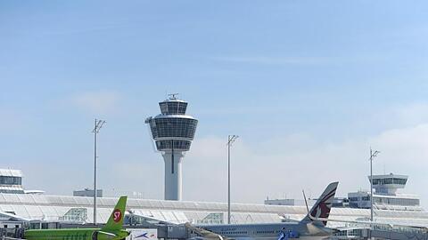 Es ist der Münchner Flughafen zu sehen. Foto: Andreas Gebert/dpa/Archivbild