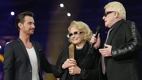 Florian Silbereisen (rechts) trauert mit seinem Freund Heino (links) um dessen Ehefrau Hannelore.
