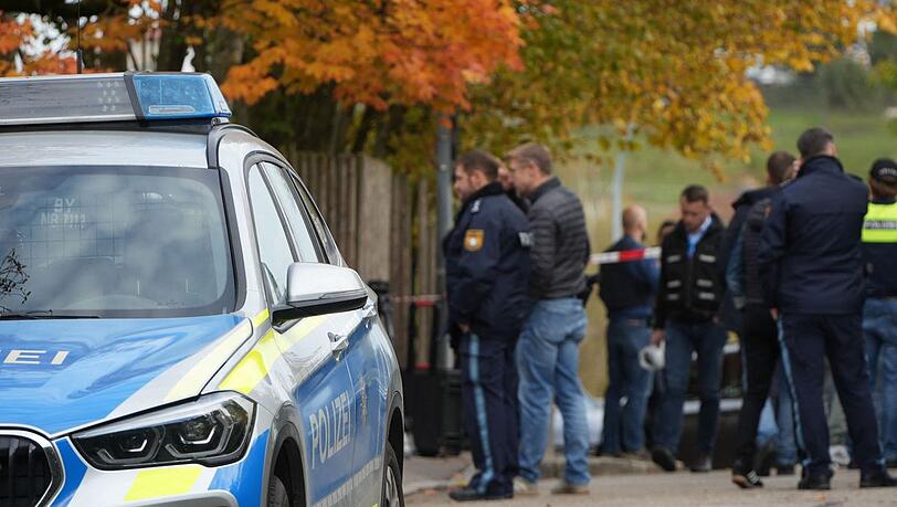 In Dingolfing wurde ein Mann an seiner Haustür erschossen. In Dingolfing wurde ein Mann an seiner Haustür erschossen.