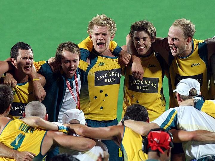 Die australischen Hockey-Spieler feiern den WM-Erfolg.