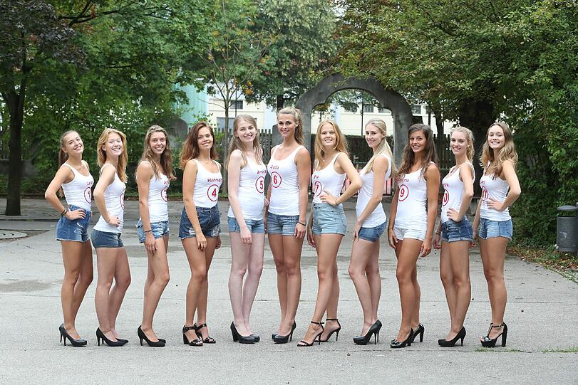 Und wer wird&rsquo;s? Es entscheidet sich zwischen Lara, Laura, Annika, Hannah, Arnela, Julia, Pia, Patricia, Karina, Sandra und Elena (v.l.).