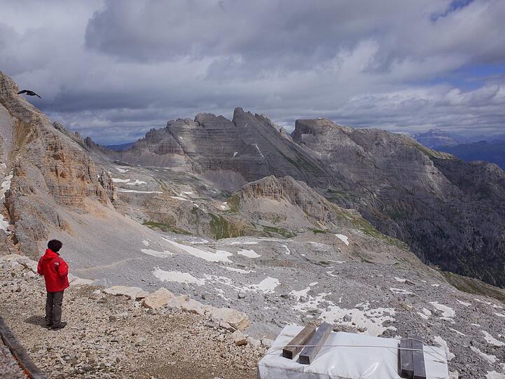 Blick von der Latemar-Hütte in das Massiv.