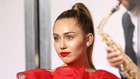 Miley Cyrus will 2023 eine bessere Zuhörerin werden.