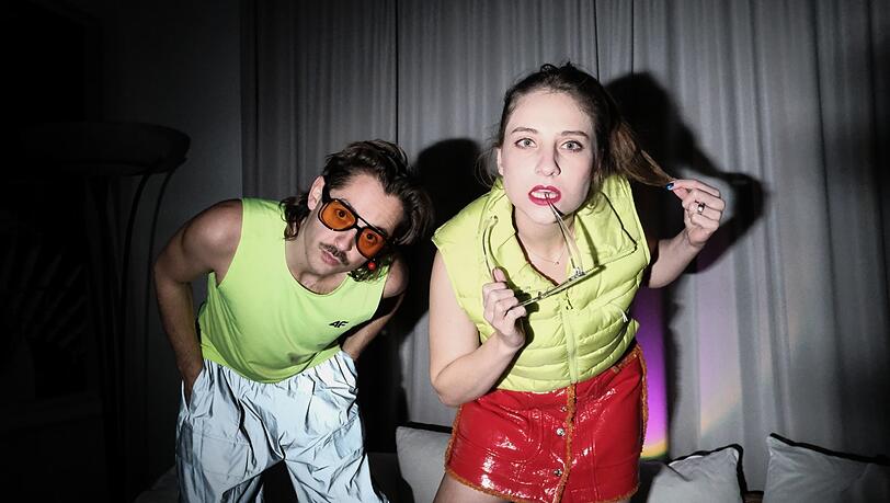 Stylisches Elektro-Pop-Duo: Mit ihrem Song "Katze" treten die Münchnerin Mona Meiller und ihr Mannheimer Duo-Partner Paul Aaron Wolf heute beim ESC-Vorentscheid in Berlin auf. Stylisches Elektro-Pop-Duo: Mit ihrem Song "Katze" treten die Münchnerin Mona Meiller und ihr Mannheimer Duo-Partner Paul Aaron Wolf heute beim ESC-Vorentscheid in Berlin auf.