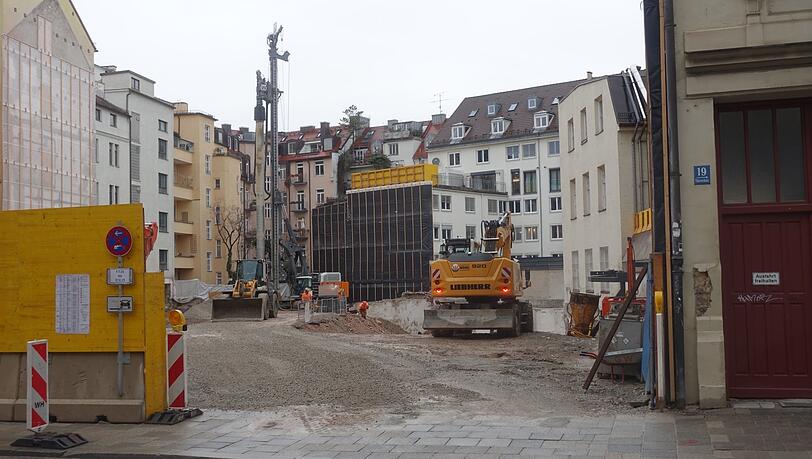 Baustelle Thierschstraße 13,15,17. Hier ensteht der riesige Bürokomplex Lehel Höfe.