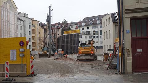Baustelle Thierschstraße 13,15,17. Hier ensteht der riesige Bürokomplex Lehel Höfe.