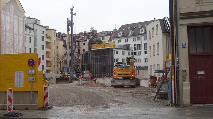 Baustelle Thierschstraße 13,15,17. Hier ensteht der riesige Bürokomplex Lehel Höfe.