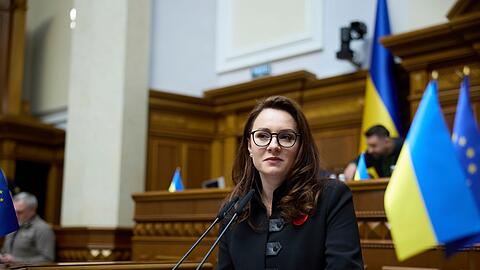 Das ukrainische Parlament wird über die Bestätigung der neuen Ministerpräsidentin Julia Swyrydenko und ihres Kabinetts abstimmen.