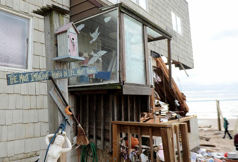 Nach Wirbelsturm &bdquo;Sandy&ldquo; gelten in New York sämtliche Ausnahme-Regelungen. Der Sturm ist zwar weitergezogen, doch Alltag herrscht noch lange nicht. Zu groß sind die Schäden. Die Bilder