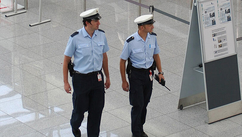 Eine Streife der Bundespolizei am Münchner Flughafen. Eine Streife der Bundespolizei am Münchner Flughafen.
