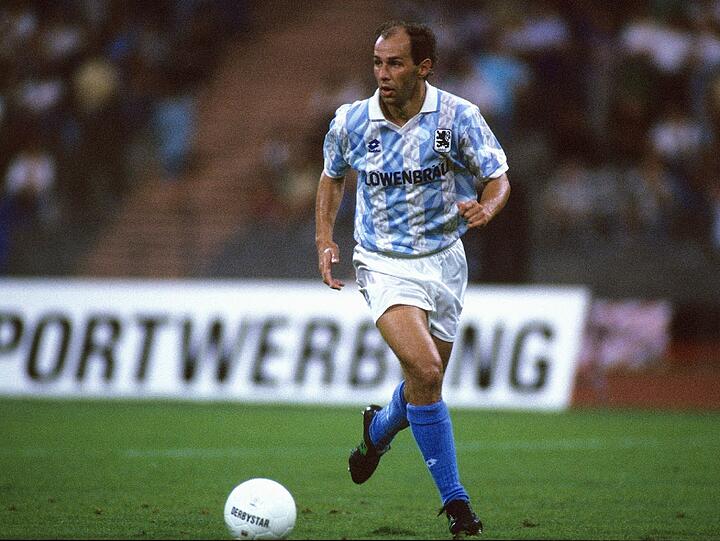 Noch so ein Oberlöwe. Reiner Maurer drückte den Löwen sowohl als Spieler als auch als Trainer und Co-Trainer (2001-2006, 2010-2012) seinen Stempel auf. Als Spieler (1989-1995) gelang ihm mit den Löwen der Durchmarsch von der Bayernliga bis zur Bundesliga.