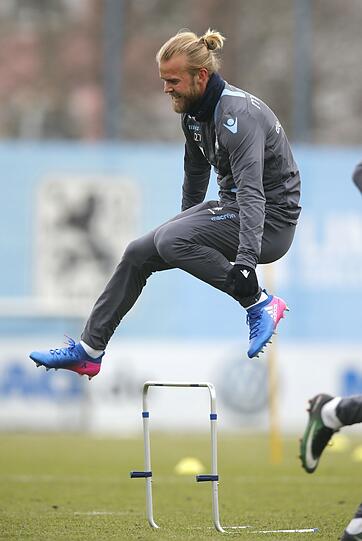 Der Däne Christian Gytkjaer absolvierte am Montag sein erstes Training mit seinen neuen Teamkollegen beim TSV 1860. Die Bilder.
