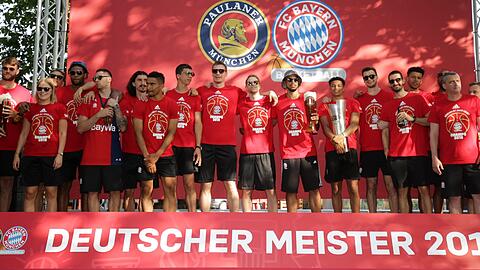 Meisterfeier der Basketballer des FC Bayern mit dem gesamten Team am Nockherberg. Die Bilder.