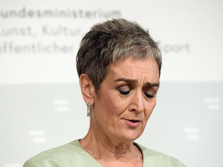 Ulrike Lunacek, Kulturstaatssekretärin von Österreich, tritt von ihrem Amt zuück.
