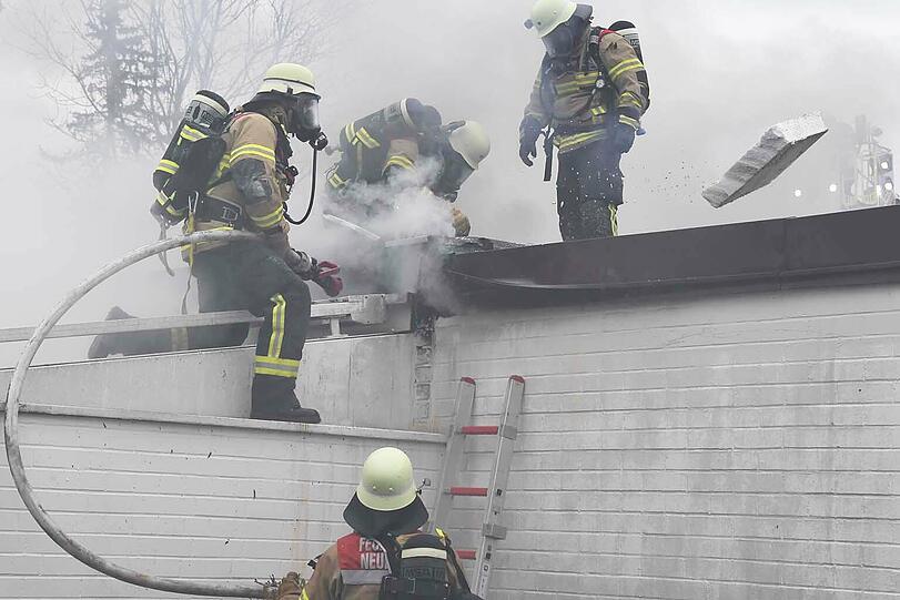 Die Bilder vom Feuerwehreinsatz in Ottobrunn.
