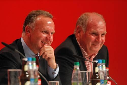 Wie schön das Leben doch sein kann: Kalle Rummenigge (l.) nebst Uli Hoeneß.