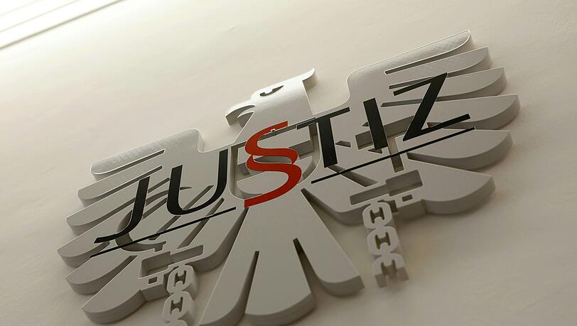 Die Angeklagten wurden aus Mangel an Beweisen freigesprochen. Die Angeklagten wurden aus Mangel an Beweisen freigesprochen.