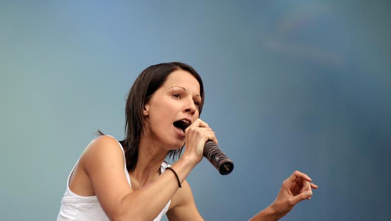 Singt im Möbelhaus Segmüller in Parsdorf : Christina Stürmer Singt im Möbelhaus Segmüller in Parsdorf : Christina Stürmer