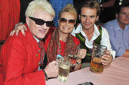 Ganz in Rot: Sänger Heino (l-r), seine Frau Hannelore und der Fernsehmoderator Florian Silbereisen
