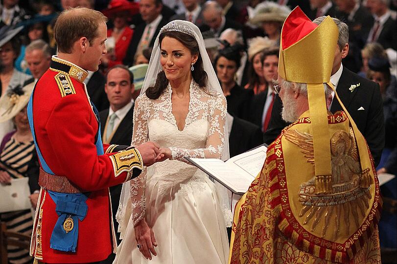 Prinz William und Kate Middleton sagen "I will": Das zukünftige Königspaar von Großbritannien vor dem Traualtar in der Westminster Abbey.