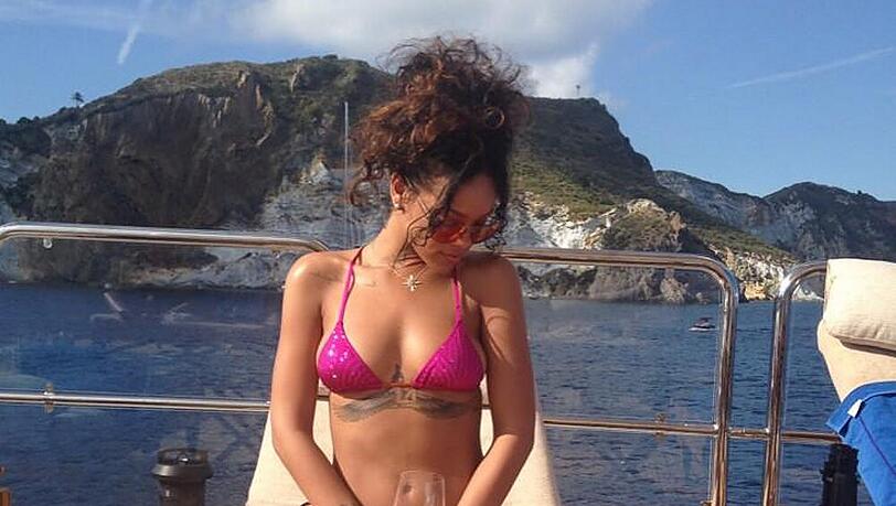 Sommer, Sonne, Vulkan: Rihanna genießt ihren Urlaub am Ätna Sommer, Sonne, Vulkan: Rihanna genießt ihren Urlaub am Ätna