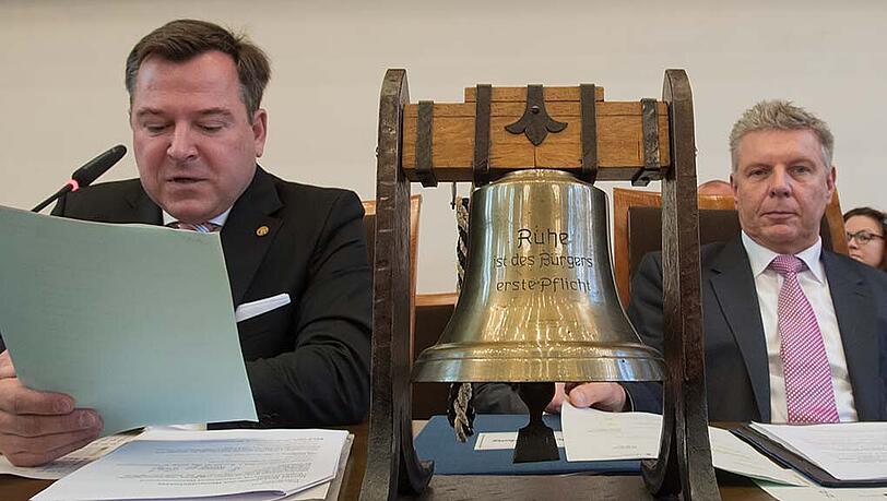 Auch Münchens Oberbürgermeister Dieter Reiter (r., SPD) und sein Stellvertreter Josef Schmid (l., CSU) werden wieder bei der Vollversammlung des Stadtrats am Mittwoch anwesend sein. (Archivbild) Auch Münchens Oberbürgermeister Dieter Reiter (r., SPD) und sein Stellvertreter Josef Schmid (l., CSU) werden wieder bei der Vollversammlung des Stadtrats am Mittwoch anwesend sein. (Archivbild)