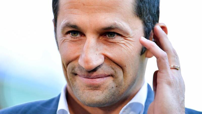 Hasan Salihamidzic, Sportdirektor des FC Bayern München, steht im Stadion. Foto: Uwe Anspach/Archivbild Hasan Salihamidzic, Sportdirektor des FC Bayern München, steht im Stadion. Foto: Uwe Anspach/Archivbild