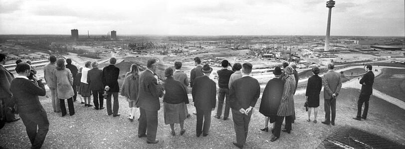 September 1970 - banger Blick vom Berg: Wird alles pünktlich fertig?