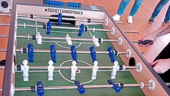 Der offizielle Kickerkasten für die Squattwins. Der offizielle Kickerkasten für die Squattwins.