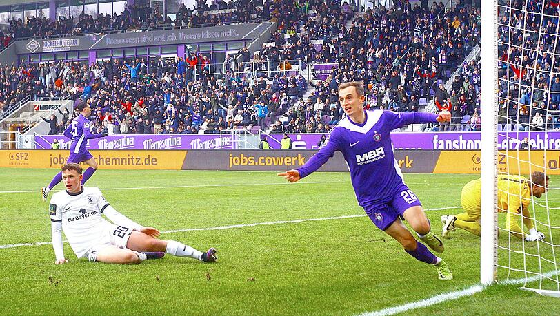 Kilian Jakob trifft zum 1:0 für Erzgebirge Aue. Kilian Jakob trifft zum 1:0 für Erzgebirge Aue.