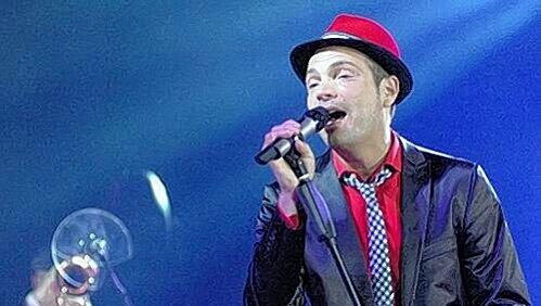 lle Knautschzonnen des Lebens unter einem Hut: Roger Cicero in der ausverkauften Meistersingerhalle. lle Knautschzonnen des Lebens unter einem Hut: Roger Cicero in der ausverkauften Meistersingerhalle.
