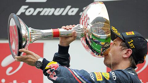 Sebastian Vettel hat das erste Formel-1-Rennen in Indien gewonnen. Die Bilder von der Siegerehrung und der Fahrt zum Triumph.