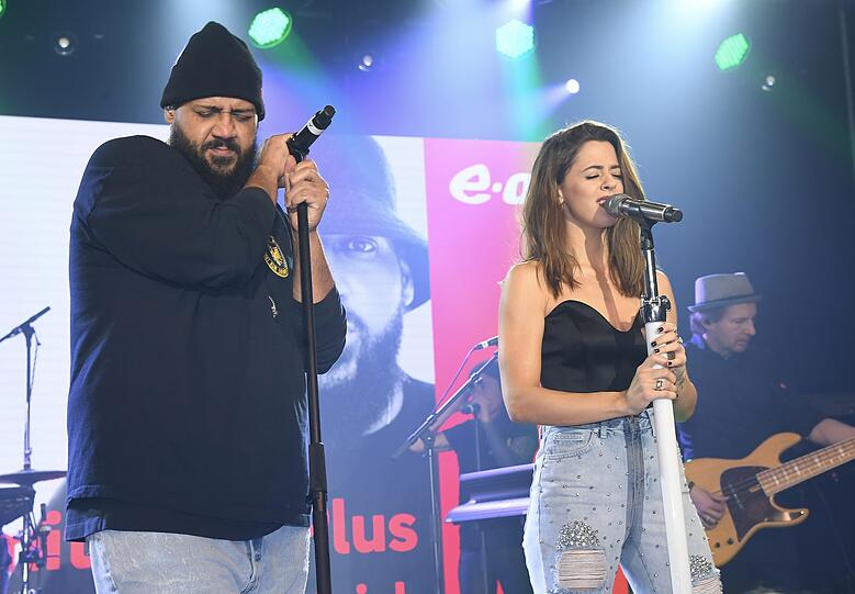 Moses Pelham und Vanessa Mai performten gemeinsam auf der E.ON-Bühne.