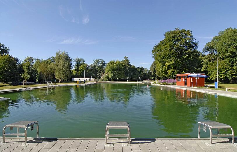 Das Naturbad Maria Einsiedel in Thalkirchen wird von Wasserpflanzen gefiltert.