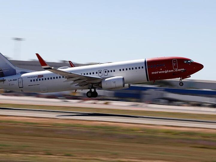 Ein Norwegian-Flugzeug startet am Flughafen von Palma de Mallorca.