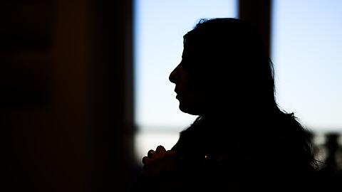 Licht und Schatten: Daniela Cavallo in ihrem B&uuml;ro in Wolfsburg, dem gr&ouml;&szlig;ten Standort des Volkswagen-Konzerns.