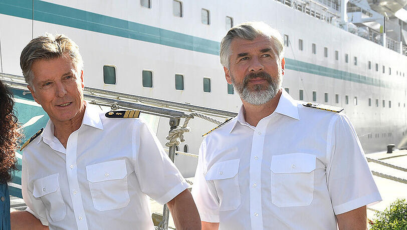 Dr. Sander (Nick Wilder, l.) an der Seite von Staff-Kapitän Martin Grimm (Daniel Morgenroth), mit dem er auch seine letzte "Traumschiff"-Reise bestreiten wird Dr. Sander (Nick Wilder, l.) an der Seite von Staff-Kapitän Martin Grimm (Daniel Morgenroth), mit dem er auch seine letzte "Traumschiff"-Reise bestreiten wird