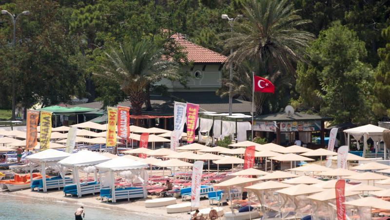 Touristen an einem Badestrand im türkischen Kemer. In der vergangenen Sommersaison war vor allem die Türkei als Reiseziel gefragt. Touristen an einem Badestrand im türkischen Kemer. In der vergangenen Sommersaison war vor allem die Türkei als Reiseziel gefragt.