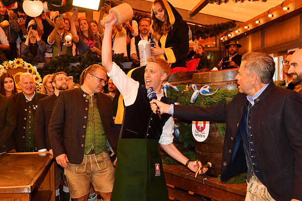 Münchens OB hat am vergangenen Samstag die Wiesn eröffnet und sich nach AZ-Infos auch für den Oktoberfest-Besuch der Sechzger angekündigt. Münchens OB hat am vergangenen Samstag die Wiesn eröffnet und sich nach AZ-Infos auch für den Oktoberfest-Besuch der Sechzger angekündigt.