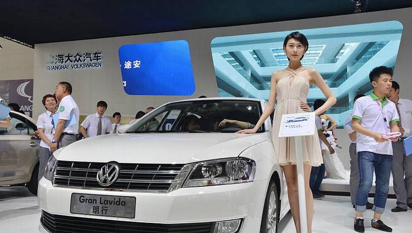 Die durchschnittliche Arbeitszeit von bislang 300 Tagen im Jahr in den chinesischen Werken wird auf 270 Tage verringert. Die durchschnittliche Arbeitszeit von bislang 300 Tagen im Jahr in den chinesischen Werken wird auf 270 Tage verringert.