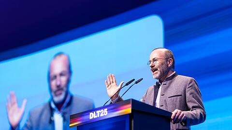 "Die Brandmauer steht. Wir wissen, wer unsere Feinde sind", sagte Manfred Weber noch vor kurzem mit Blick auf die AfD in einem Interview. (Archivbild)